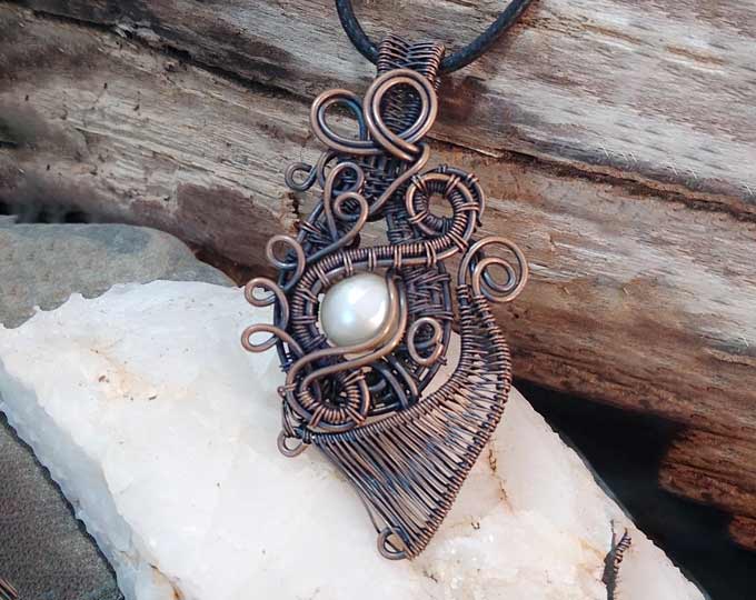 wire-weave-pendant-with-white-bead