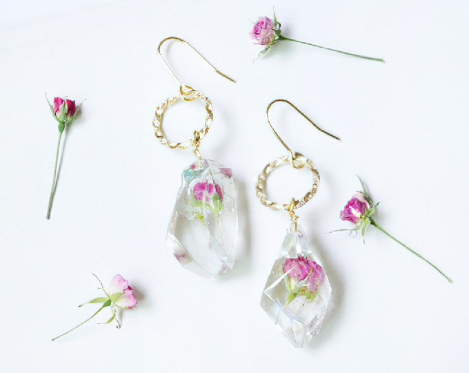mini-rose-antique-ore-earrings A