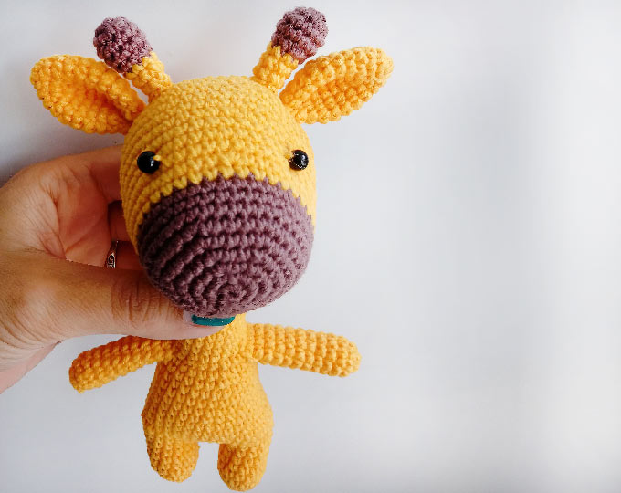 giraffe-crochet-giftnitted-giraffe D