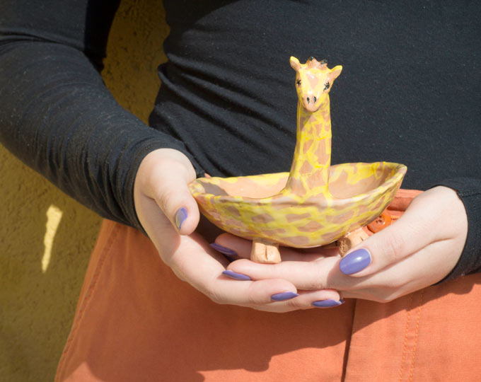 ceramic-giraffe-pocket-emptier