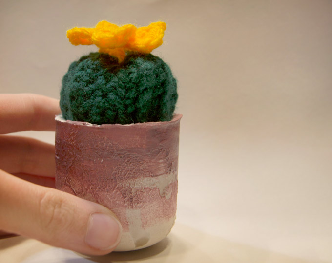 ceramic-pot-with-crochet-cactus D