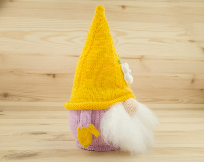 Spring-gnome-with-a-flower-on-a-hat B