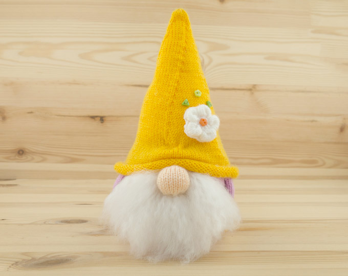 Spring-gnome-with-a-flower-on-a-hat E