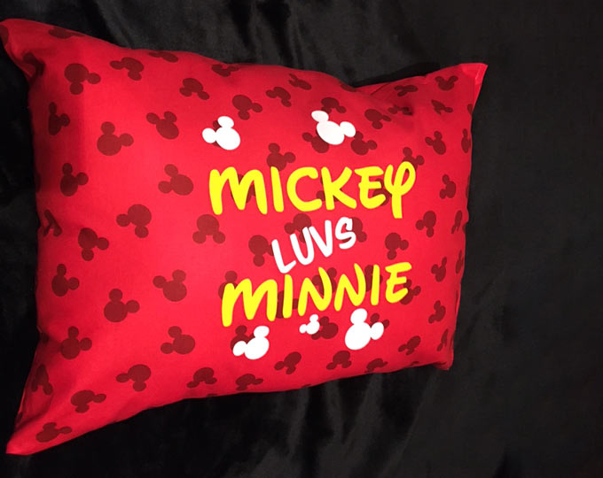 two-mickey-luvs-minnie-pillows B