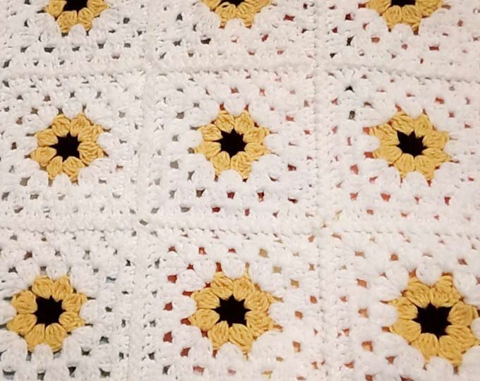 Crochet-sunflower-baby-blanket A